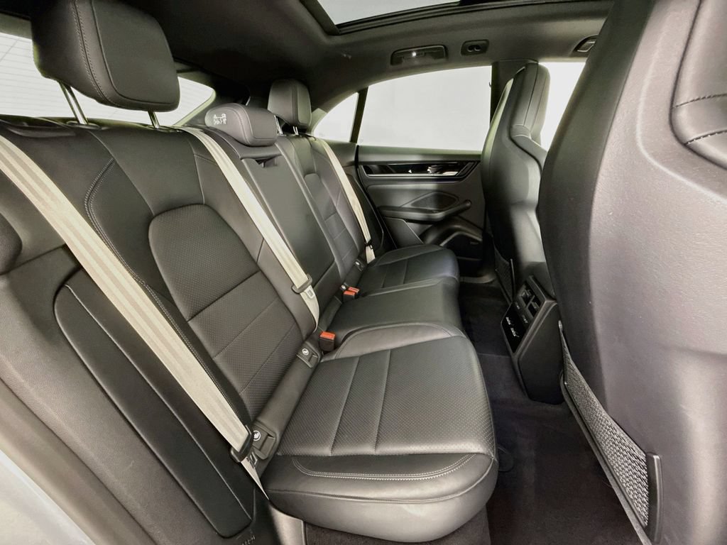 Certified 2025 Porsche Macan Electric RWD image 29