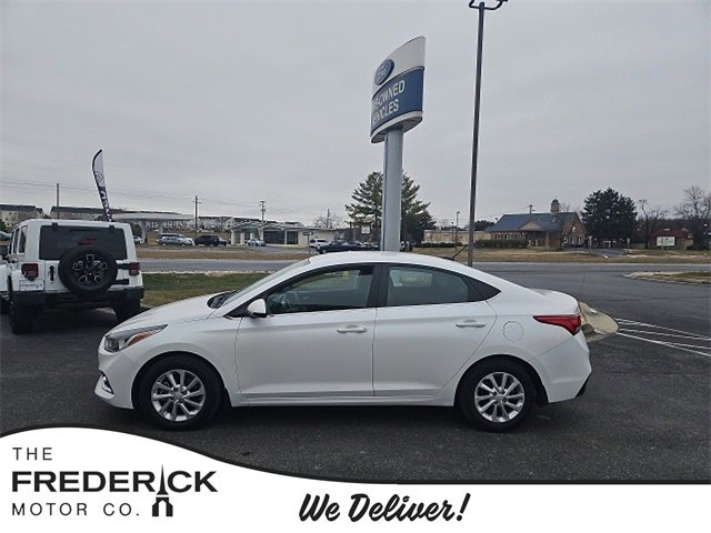 Used 2022 Hyundai Accent SEL image 1