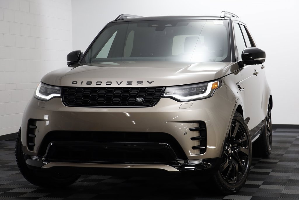 New 2025 Land Rover Discovery Dynamic SE image 2