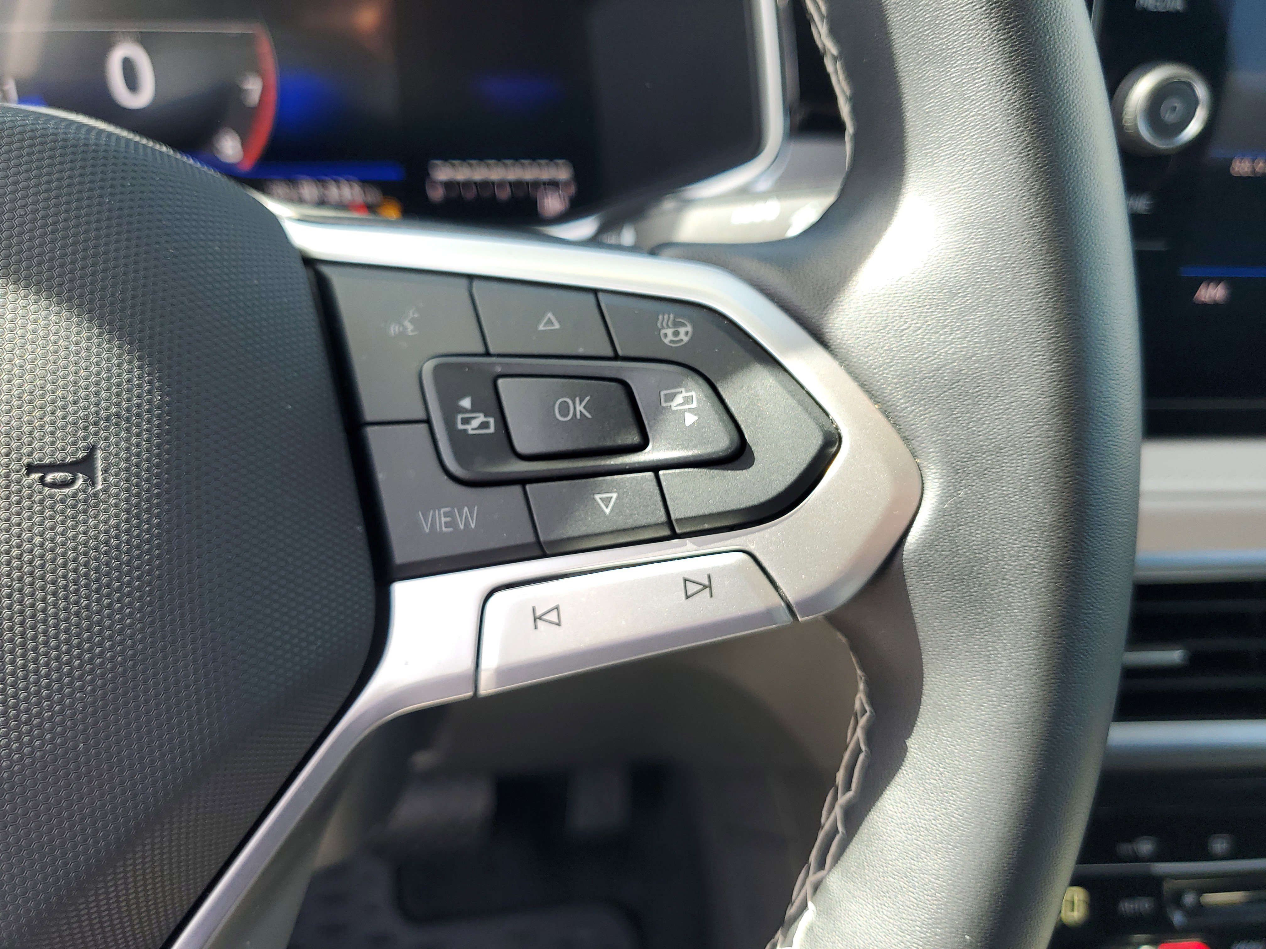 Used 2025 Volkswagen Taos SE image 30