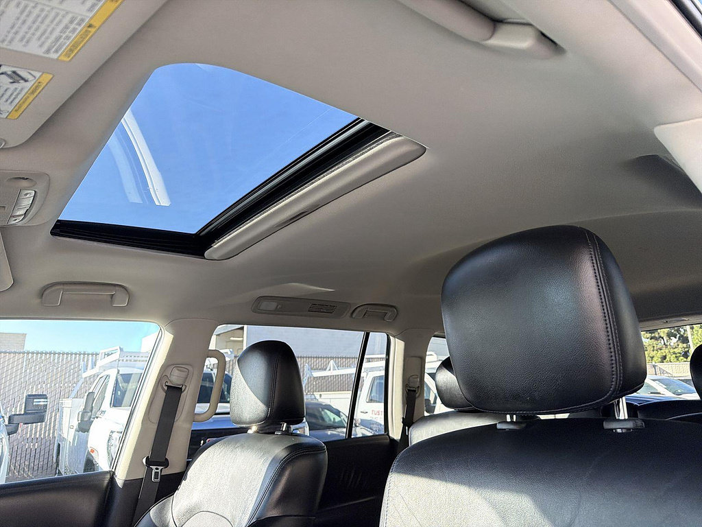 Used 2024 Nissan Armada SL w/ Captain's Chairs Package RWD image 17