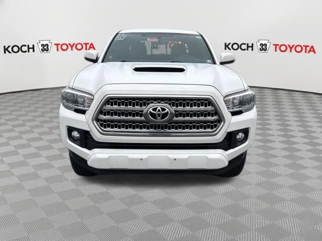 Used 2016 Toyota Tacoma TRD Sport w/ Towing Package image 2