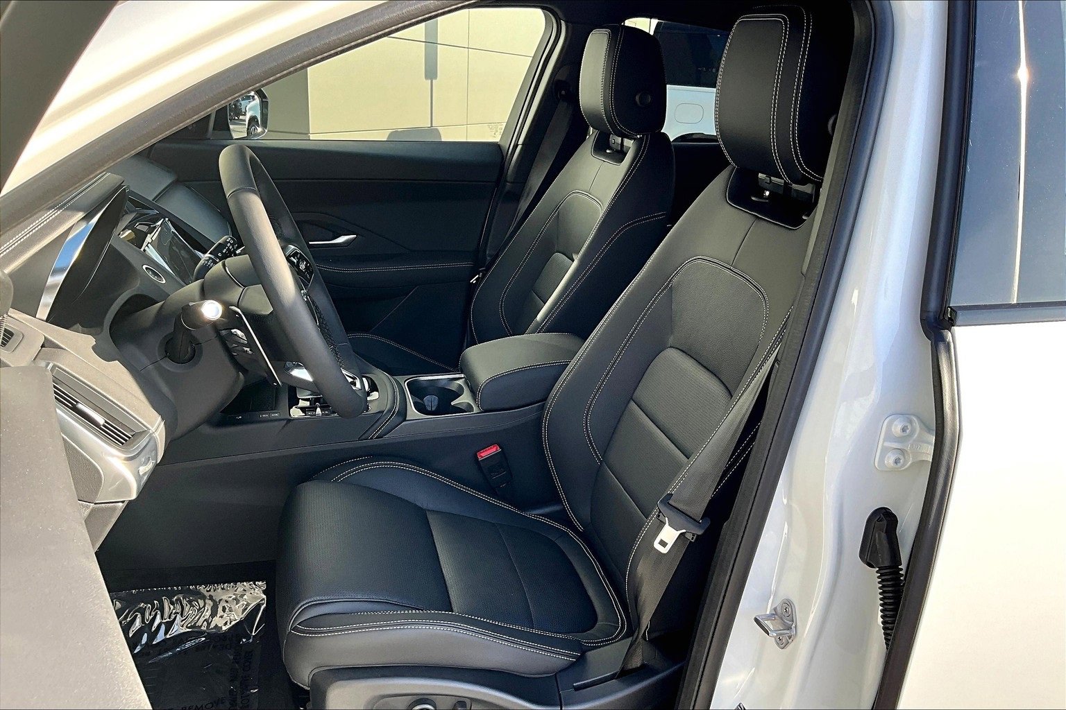 New 2024 Jaguar E-PACE R-Dynamic SE image 9