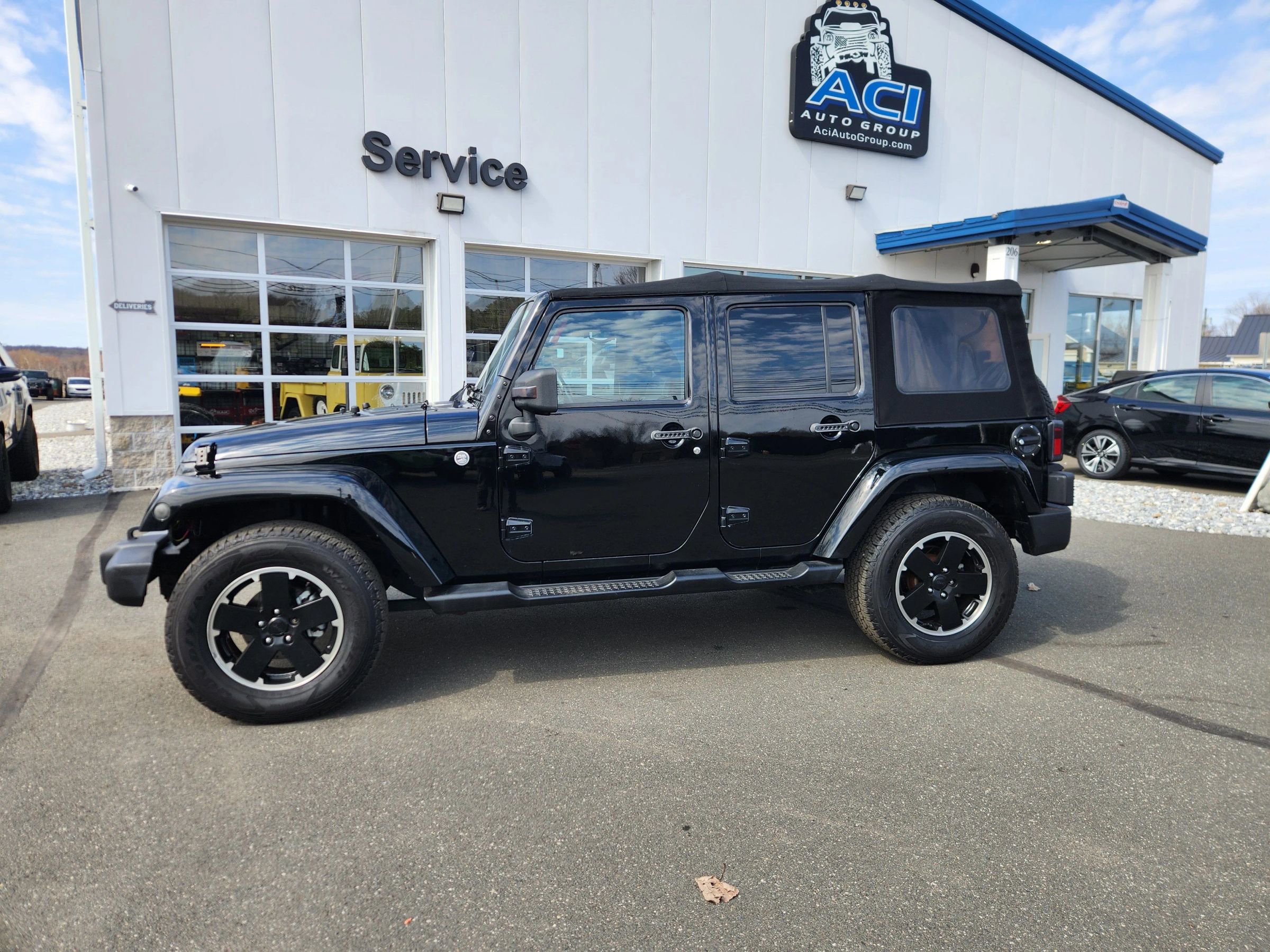 Used 2012 Jeep Wrangler Unlimited Sahara image 7