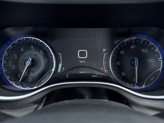 Used 2023 Chrysler Pacifica Touring-L FWD image 33