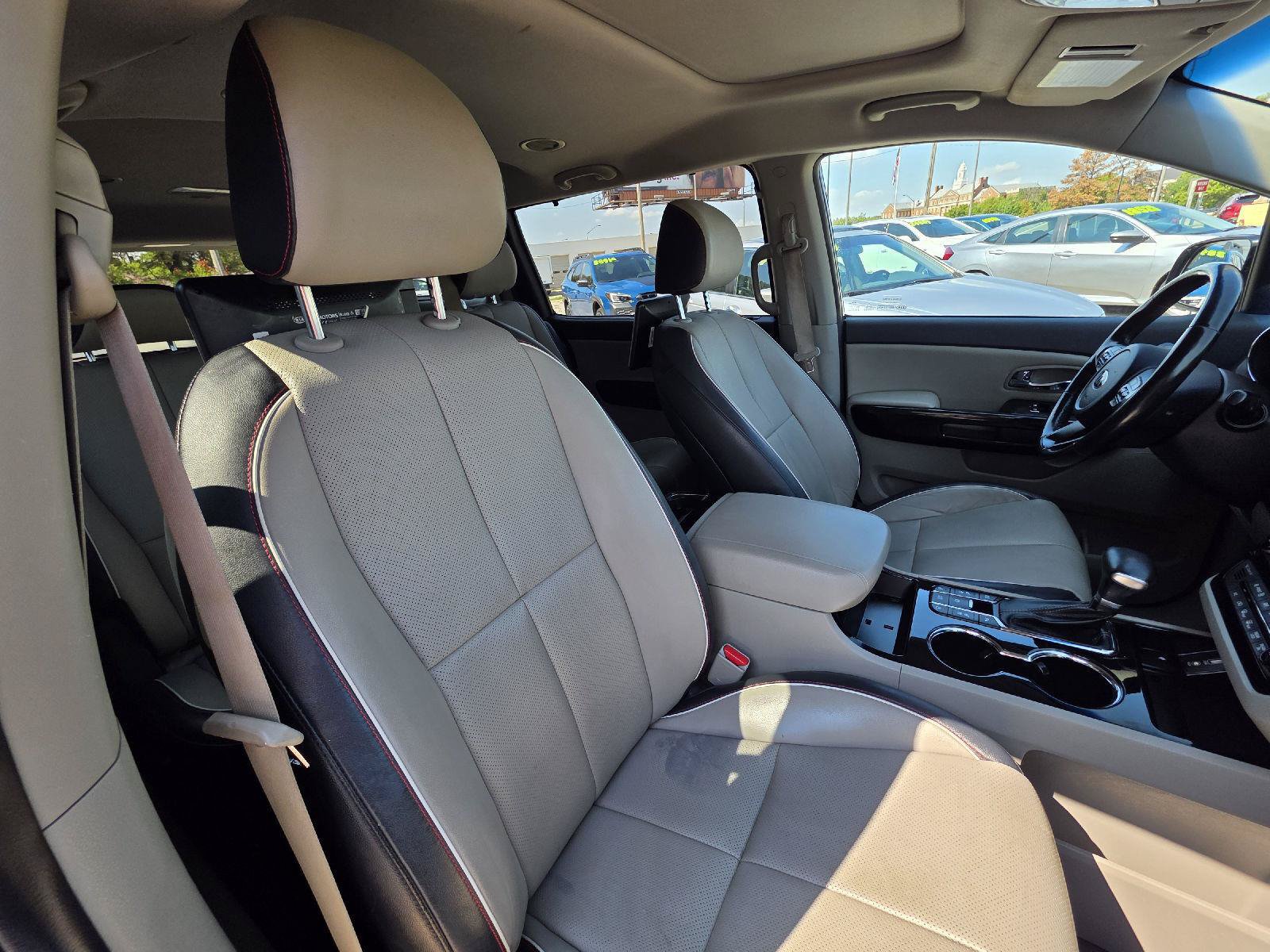 Used 2019 Kia Sedona SX FWD image 34