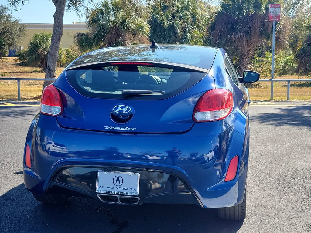 Used 2017 Hyundai Veloster Value Edition w/ Graphic Package (Lower Body) image 6