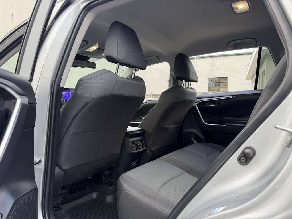 Used 2024 Toyota RAV4 XLE AWD/4WD image 16
