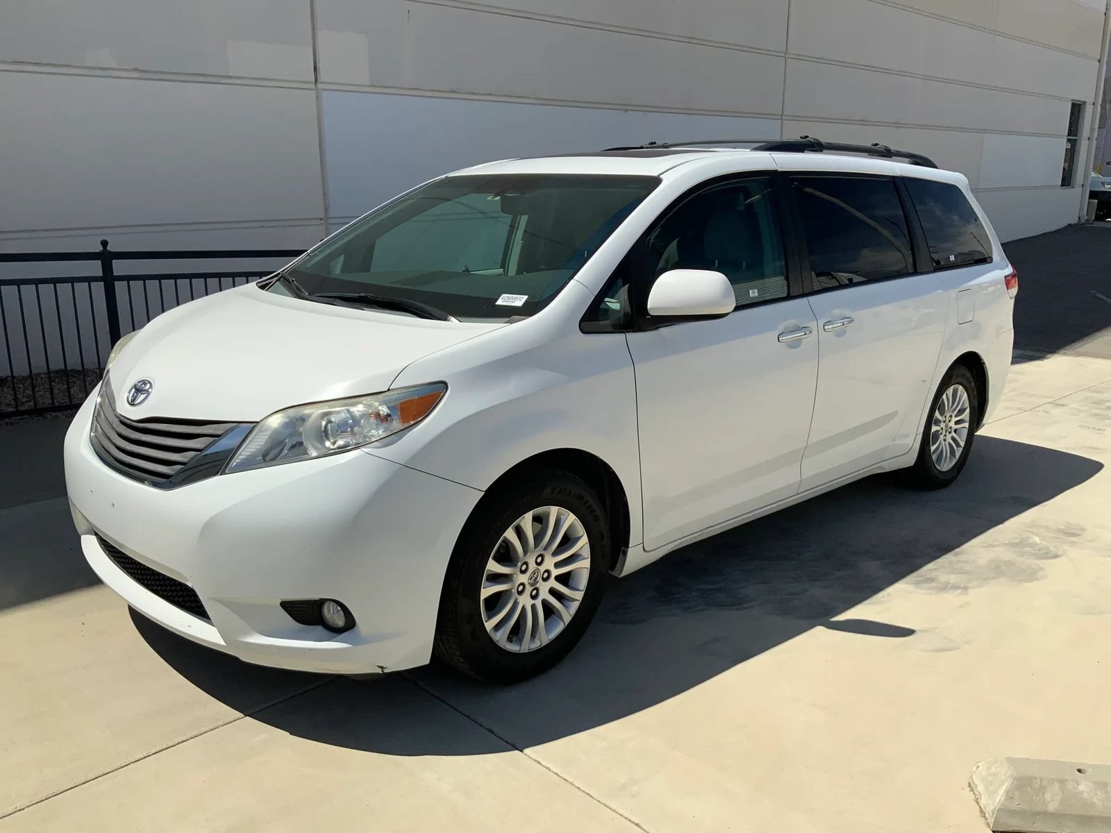 Used 2012 Toyota Sienna XLE w/ XLE Navigation Pkg FWD image 3