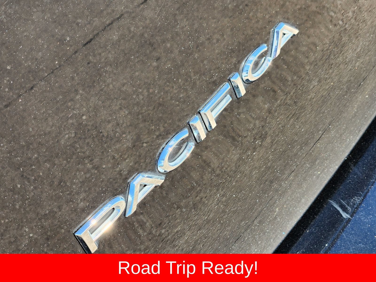 Used 2025 Chrysler Pacifica Select FWD image 18