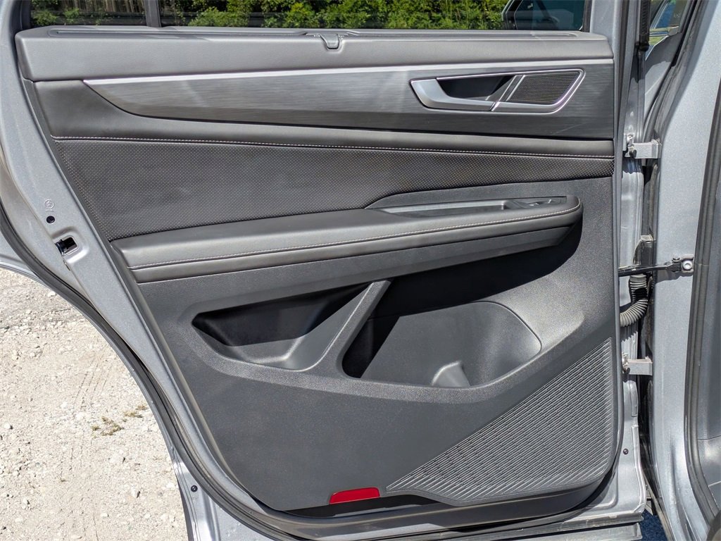 Used 2025 Volkswagen Atlas Cross Sport SE image 26