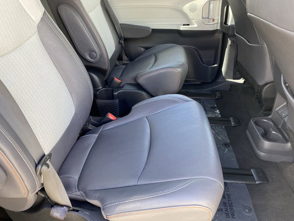 Certified 2023 Toyota Sienna XSE w/ XSE Plus Package image 18