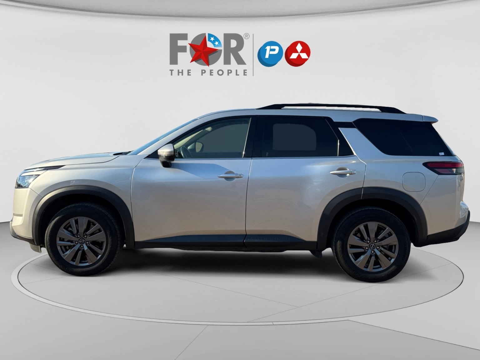 Used 2024 Nissan Pathfinder SV FWD image 2