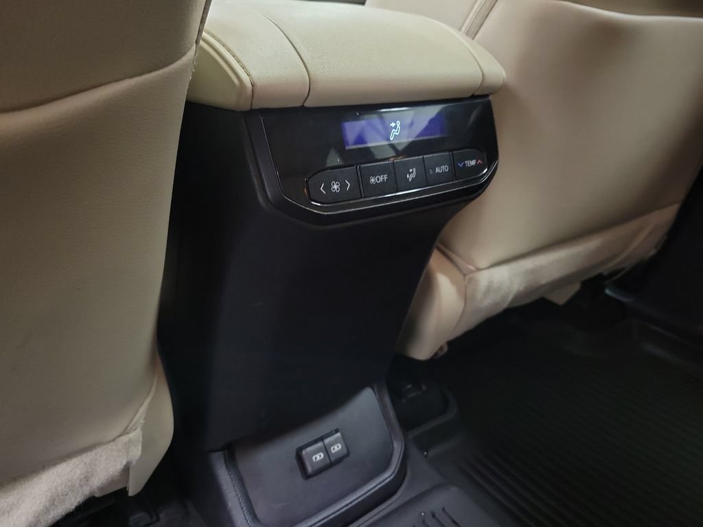 Used 2023 Toyota Highlander XLE FWD image 30