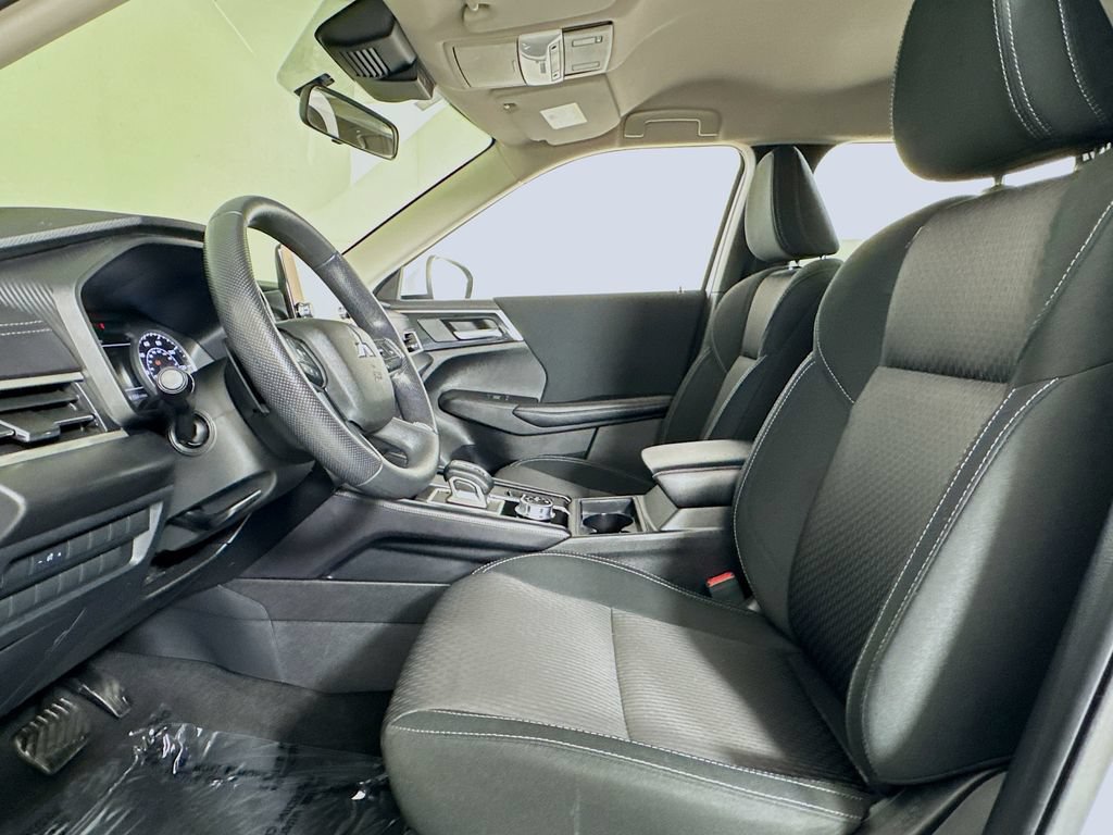 Used 2024 Mitsubishi Outlander ES AWD/4WD image 10