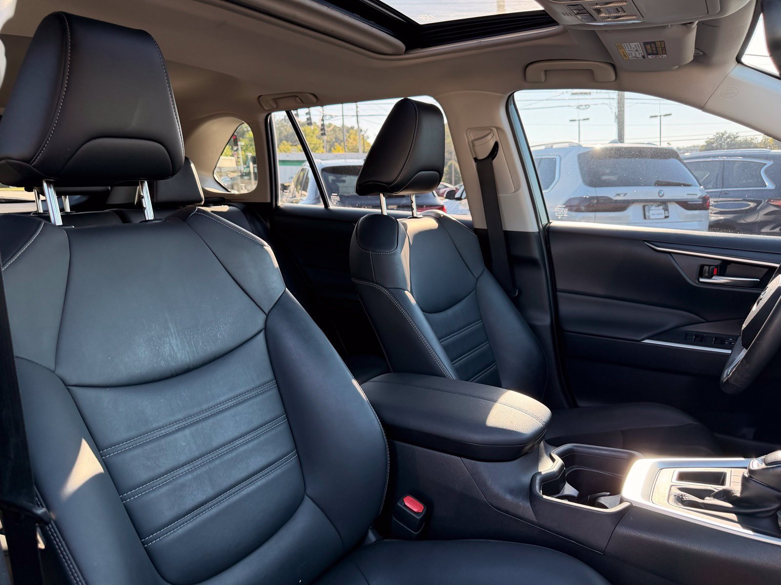 Used 2019 Toyota RAV4 XLE Premium FWD image 37