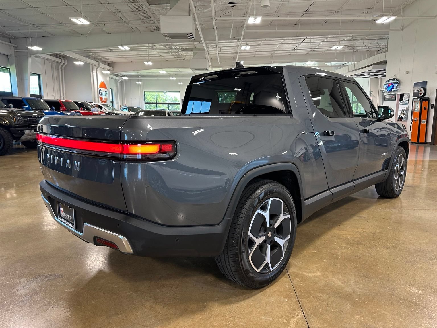 Used 2023 Rivian R1T Adventure AWD/4WD image 8