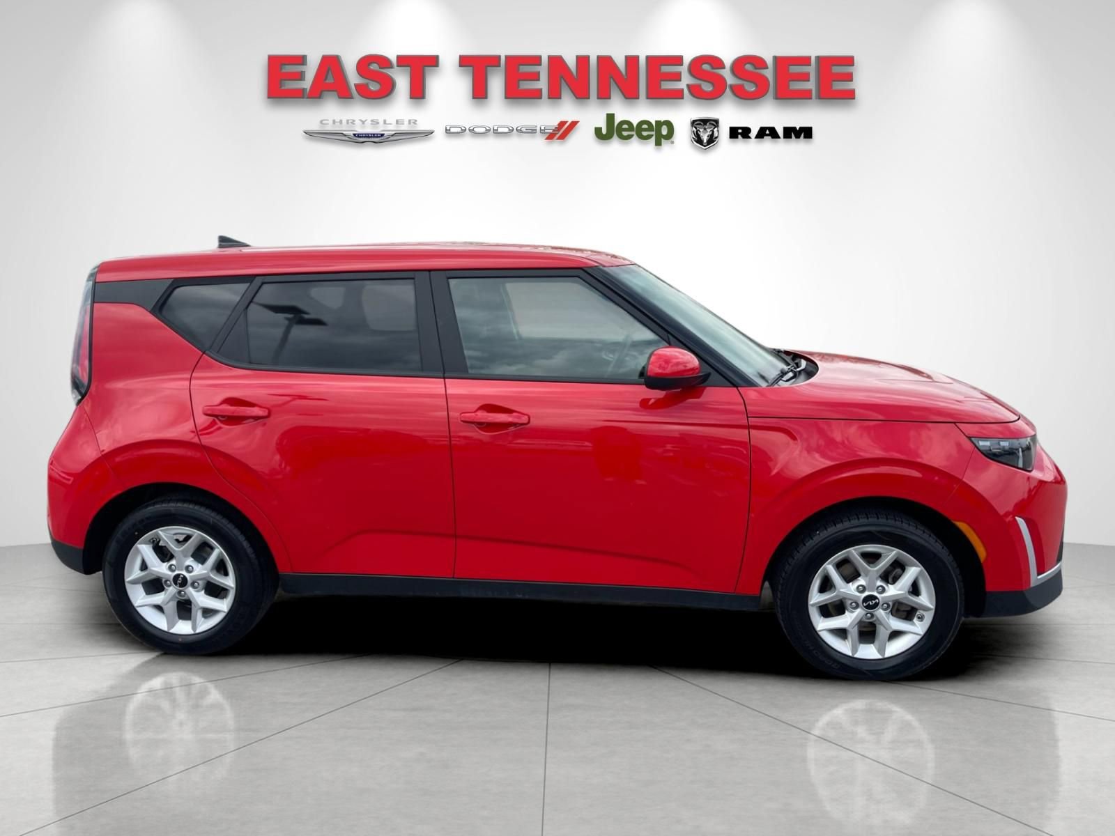 Used 2024 Kia Soul LX w/ Option Group 015 FWD image 2