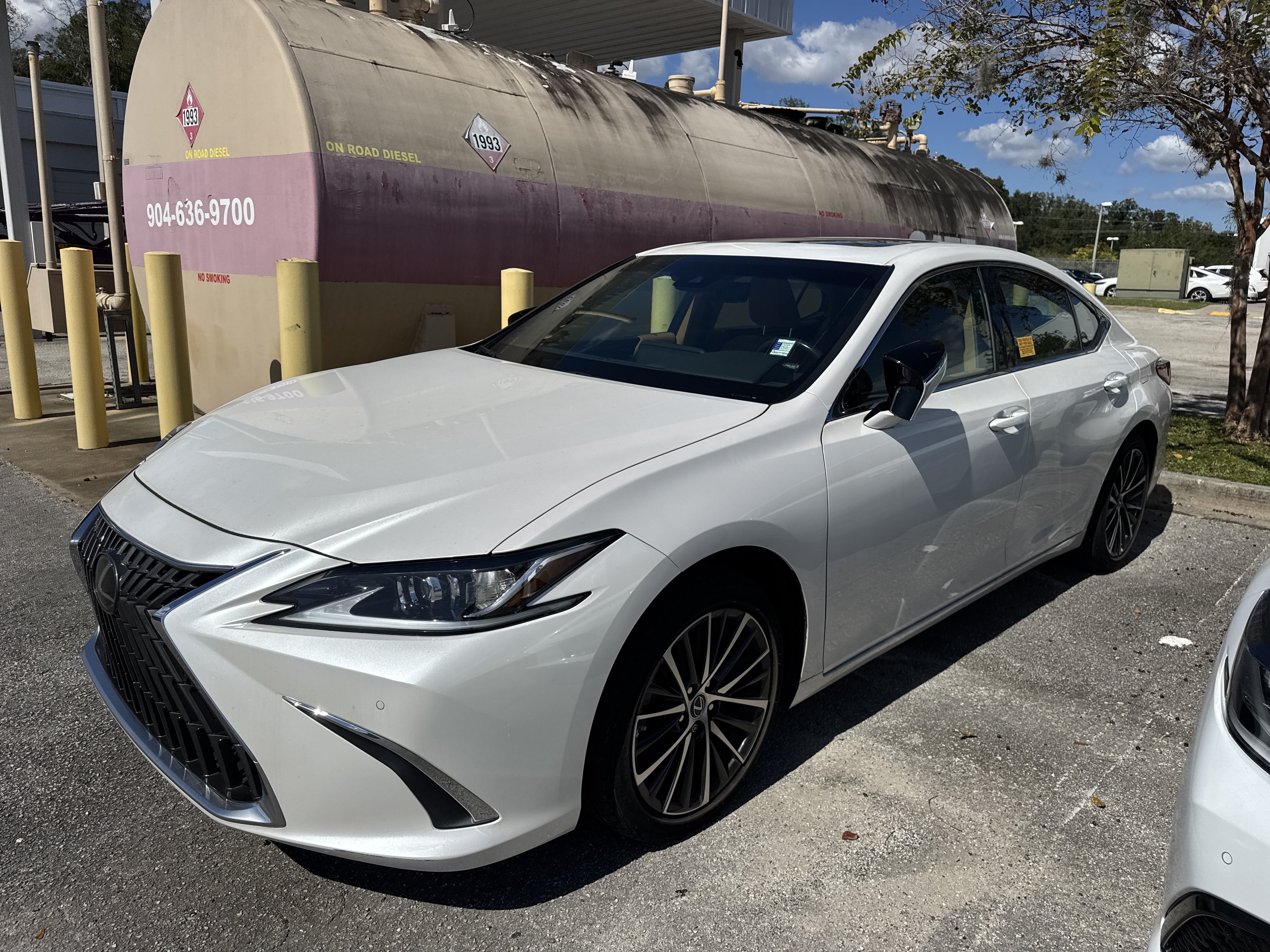 Used 2024 Lexus ES 350 w/ Premium Package FWD image 4