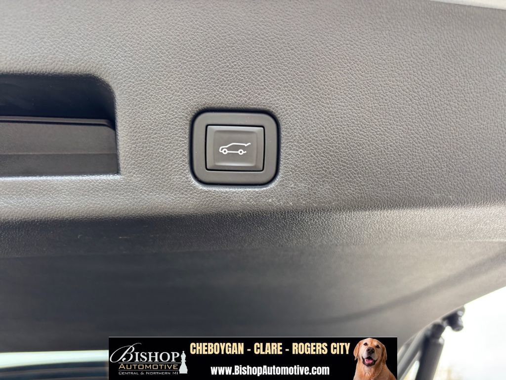 Used 2024 Chevrolet Traverse LT w/ Midnight/Sport Edition FWD image 13