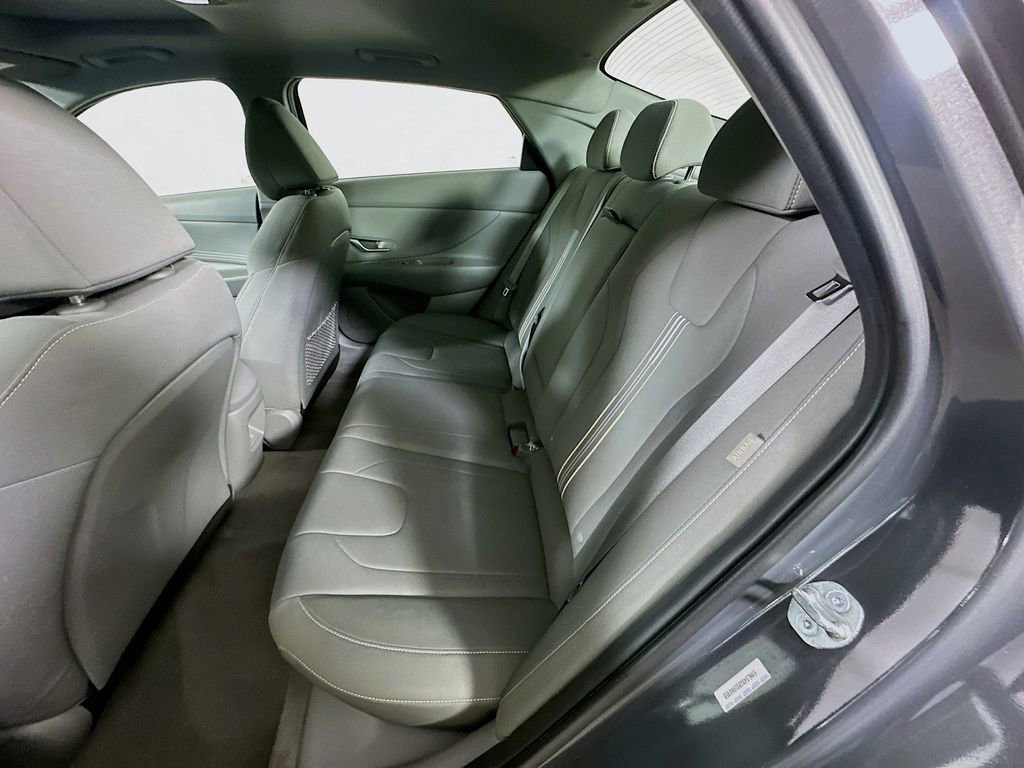 Used 2025 Hyundai Elantra SEL FWD image 13