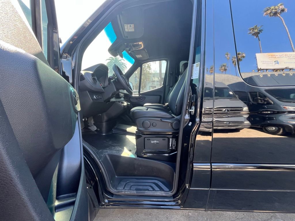 Used 2024 Mercedes-Benz Sprinter 2500 image 11