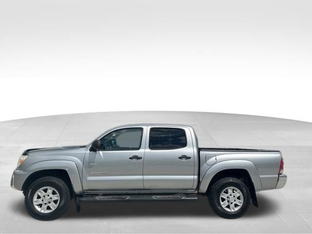 Used 2014 Toyota Tacoma PreRunner w/ SR5 Package RWD image 2