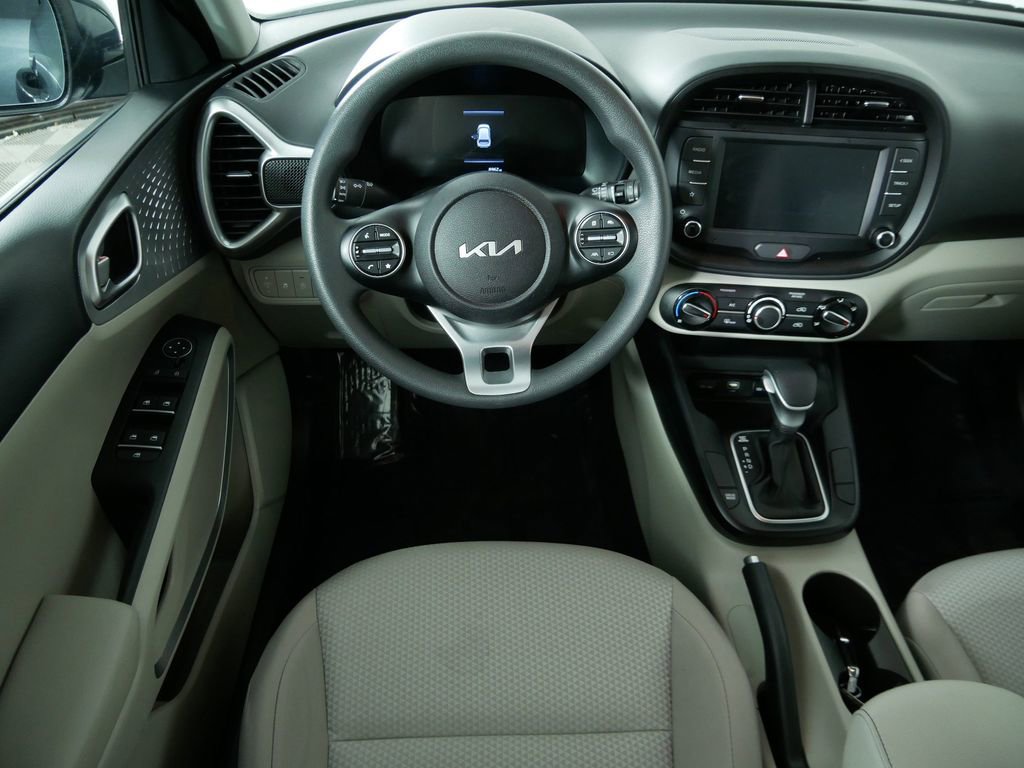 Certified 2025 Kia Soul LX FWD image 21
