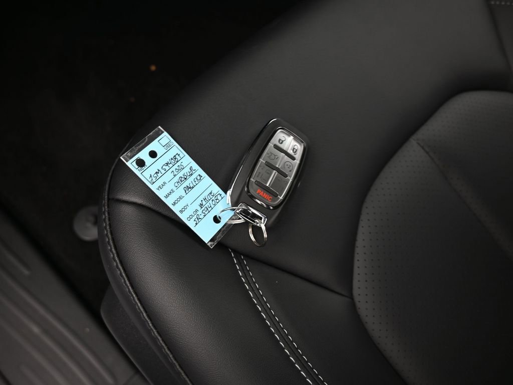 Used 2025 Chrysler Pacifica Select FWD image 18