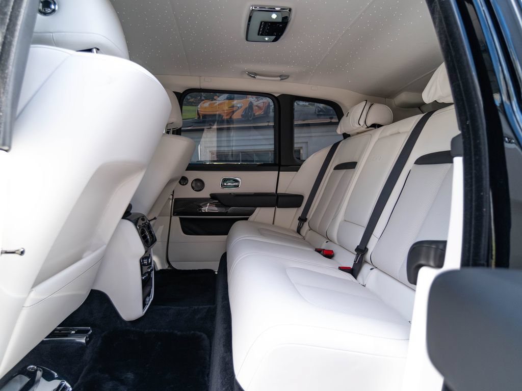 Used 2025 Rolls-Royce Cullinan Black Badge AWD/4WD image 28