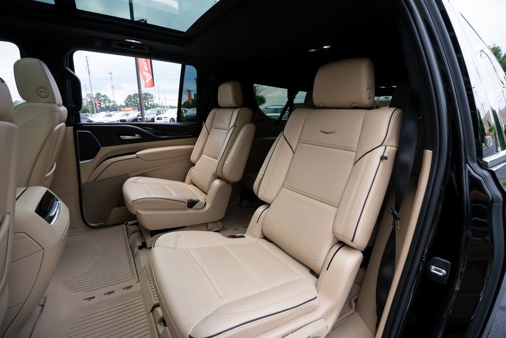 Used 2022 Cadillac Escalade ESV Premium Luxury AWD/4WD image 45