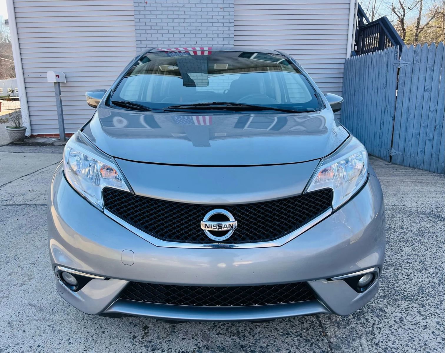 Used 2015 Nissan Versa Note SR w/ Chrome Package image 2