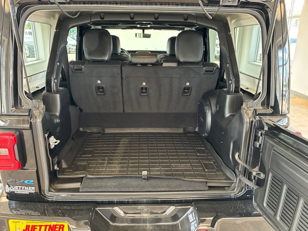 Used 2022 Jeep Wrangler Unlimited Sahara AWD/4WD image 23