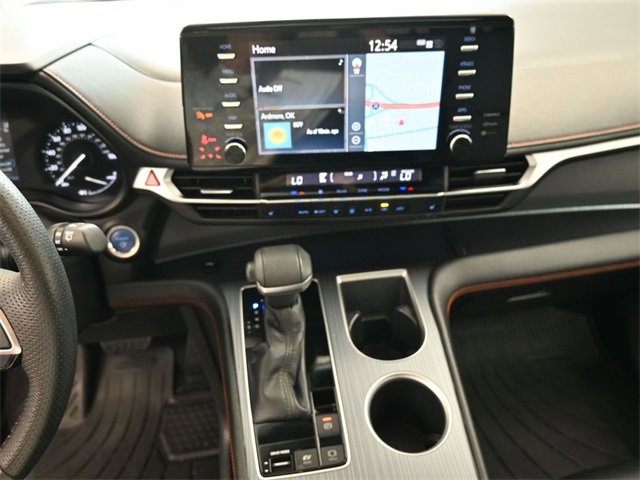 Used 2022 Toyota Sienna XSE image 21