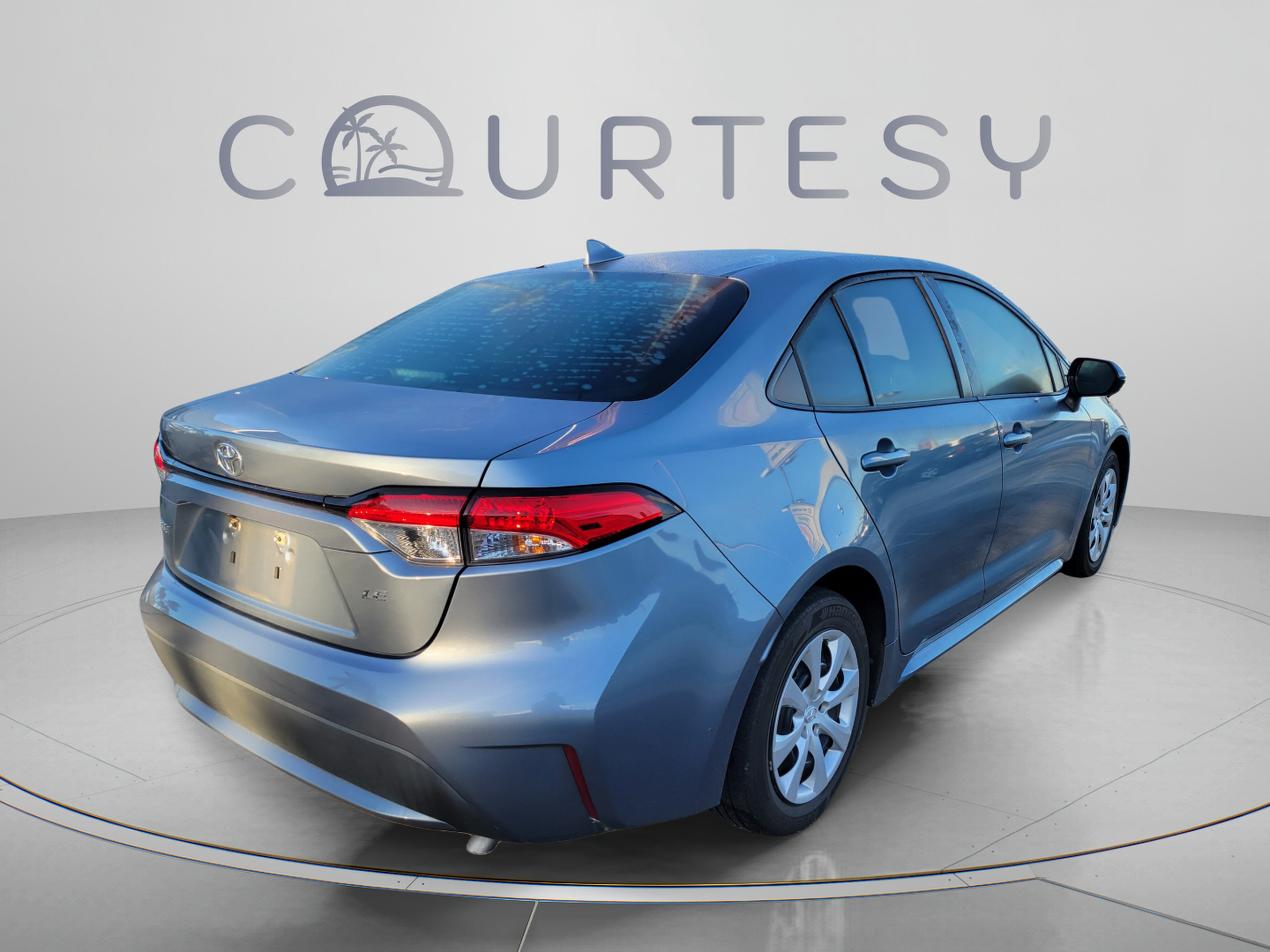 Used 2021 Toyota Corolla LE FWD image 3