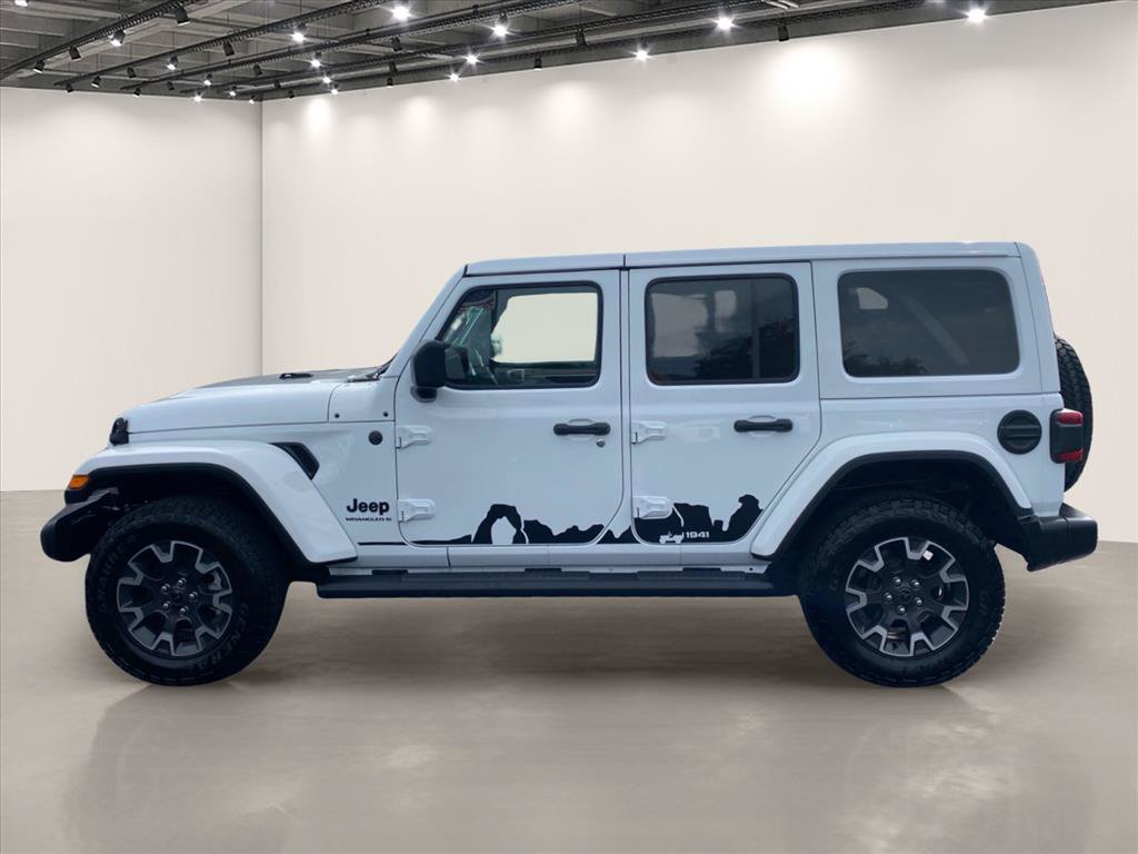 Used 2025 Jeep Wrangler Unlimited Sahara w/ Dual Top Group AWD/4WD image 4