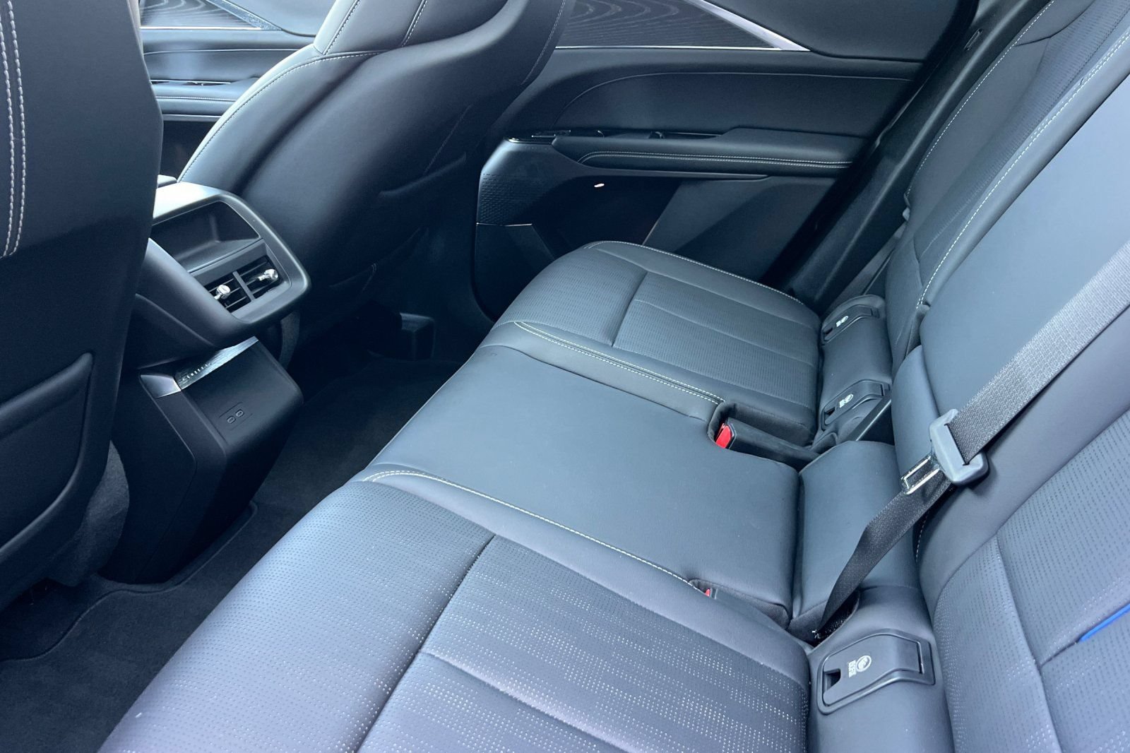 Used 2024 Cadillac Lyriq Sport RWD image 16