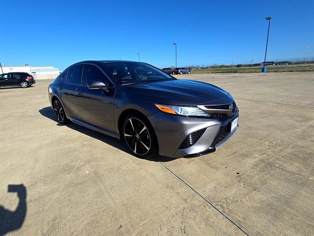 Used 2020 Toyota Camry XSE FWD image 3