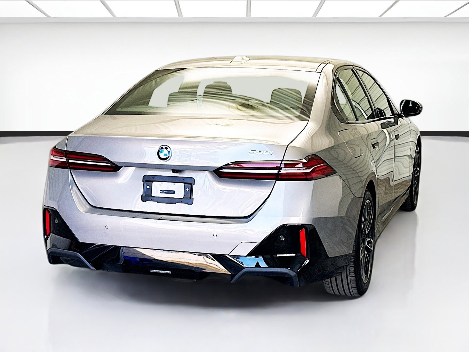 Used 2024 BMW 530i w/ M Sport Package image 4