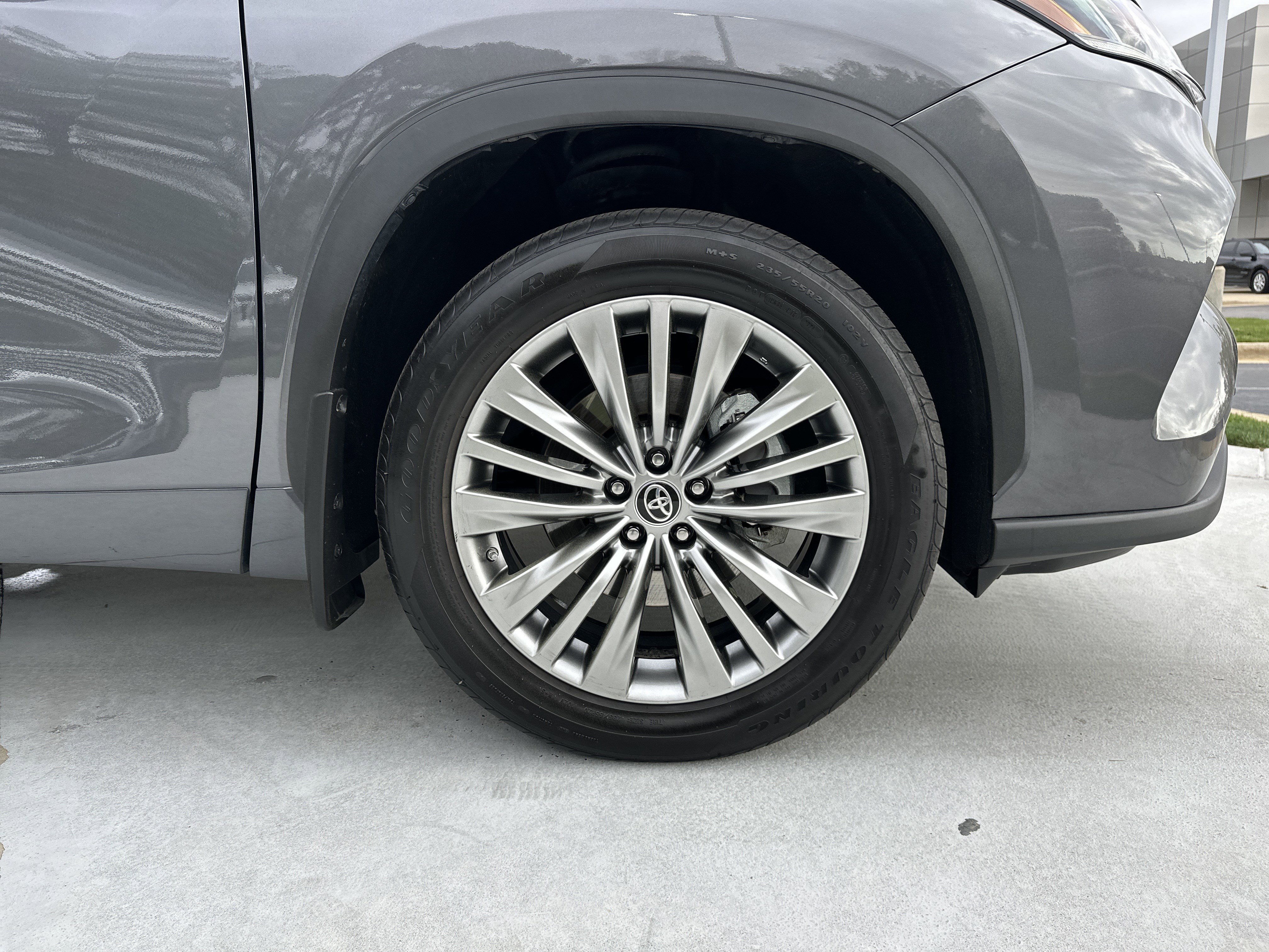 Used 2024 Toyota Highlander Platinum image 13