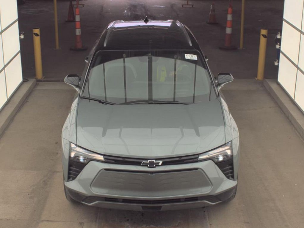 Used 2025 Chevrolet Blazer EV LT image 2