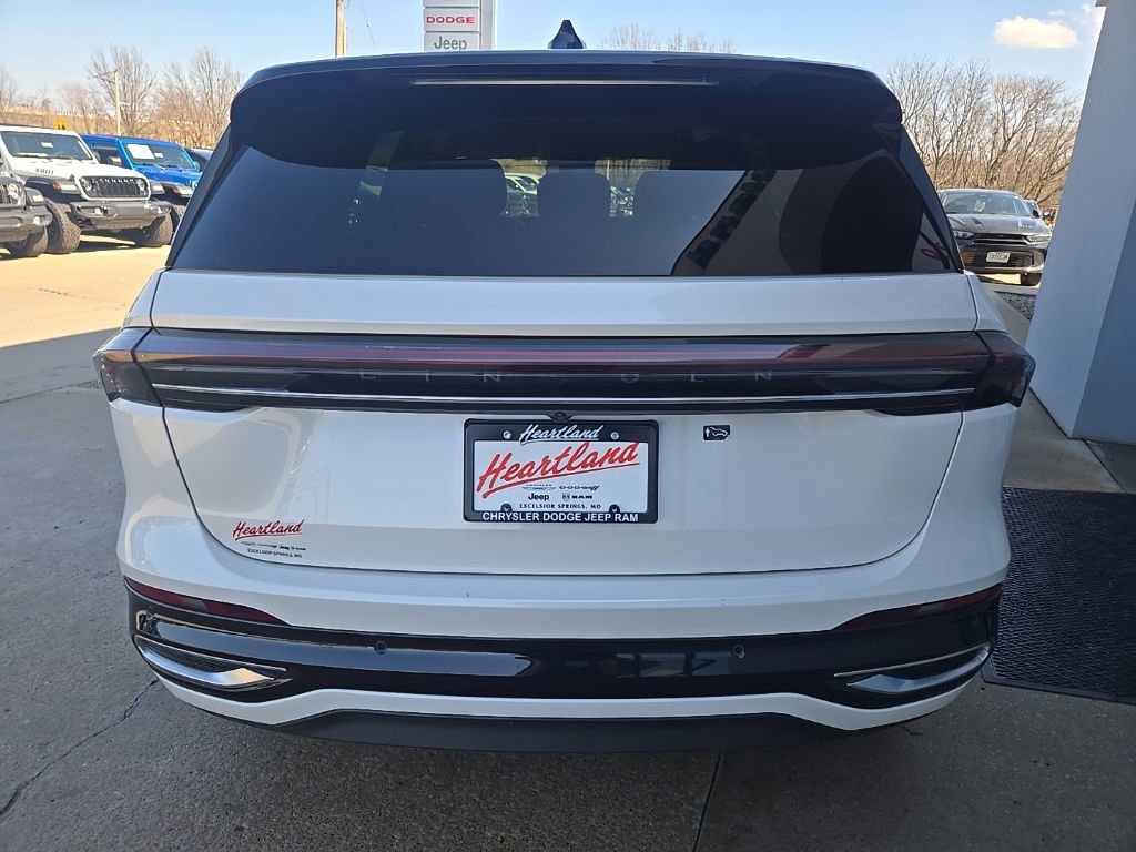 Used 2025 Lincoln Nautilus Reserve image 9