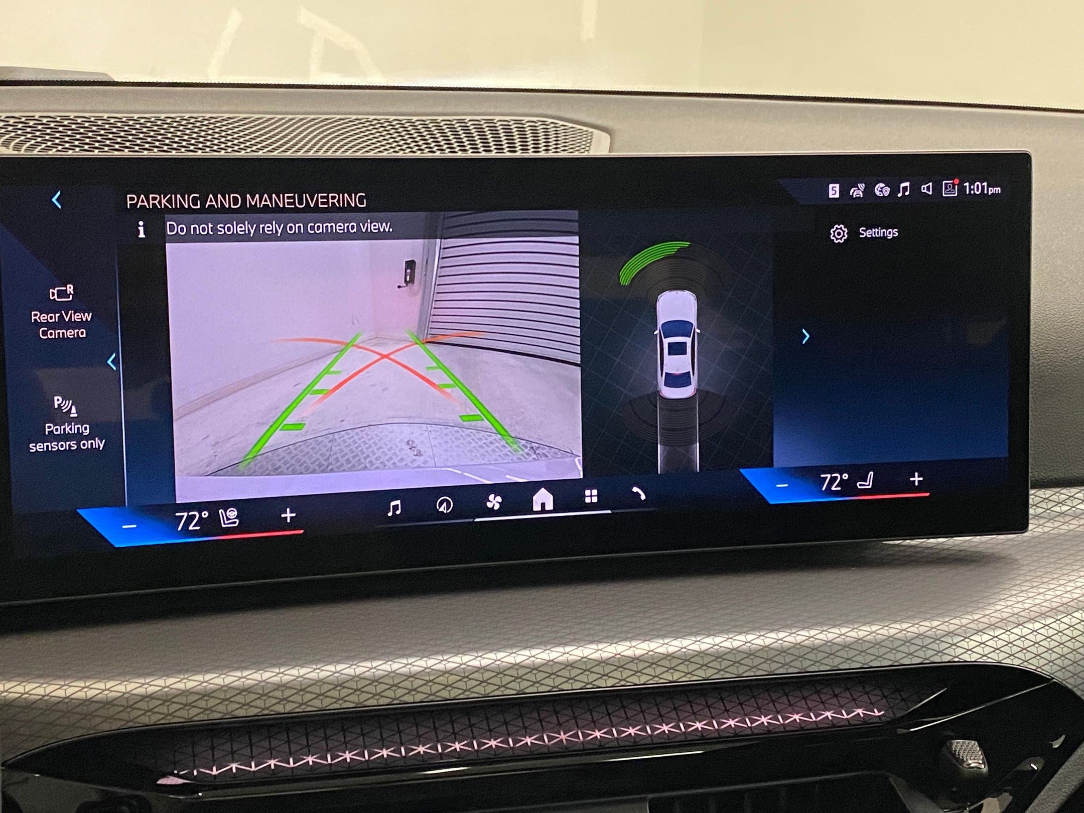 New 2025 BMW 330i xDrive Sedan w/ Convenience Package image 27