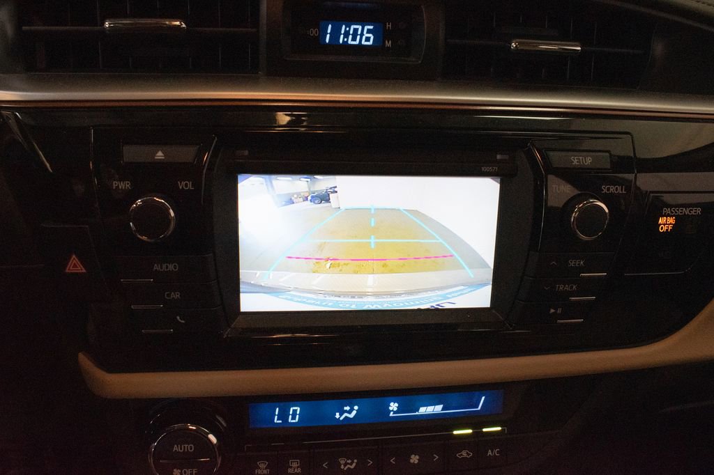 Used 2016 Toyota Corolla LE FWD image 16