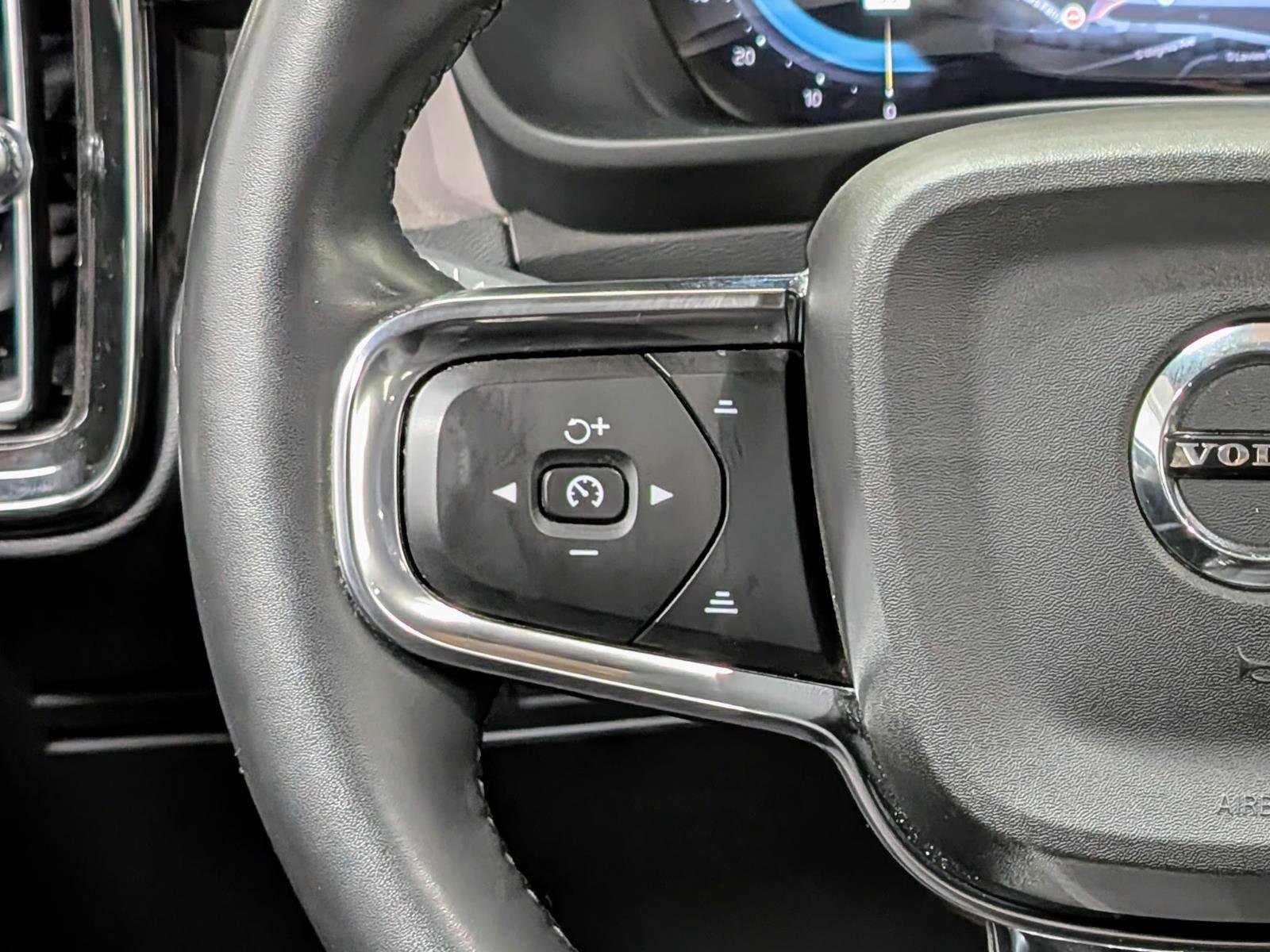 Used 2023 Volvo C40 Recharge Core image 30