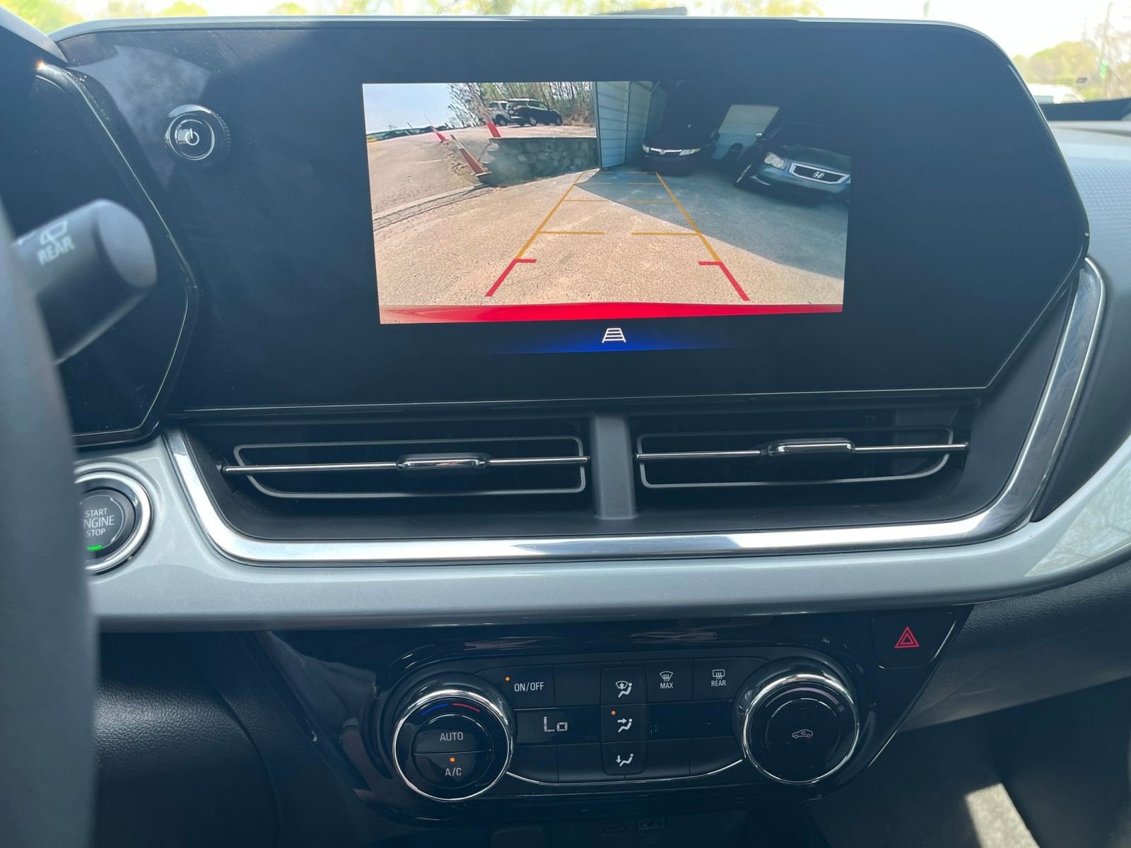 Used 2025 Chevrolet Trax LT image 17