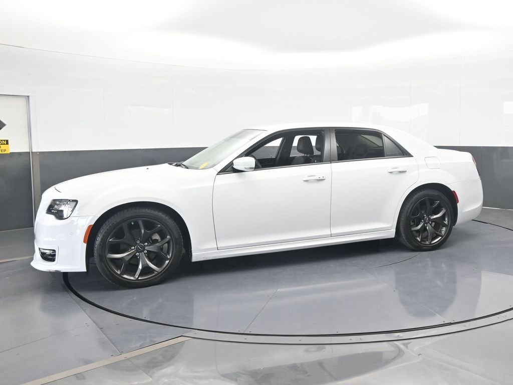 Used 2023 Chrysler 300 Touring L image 2