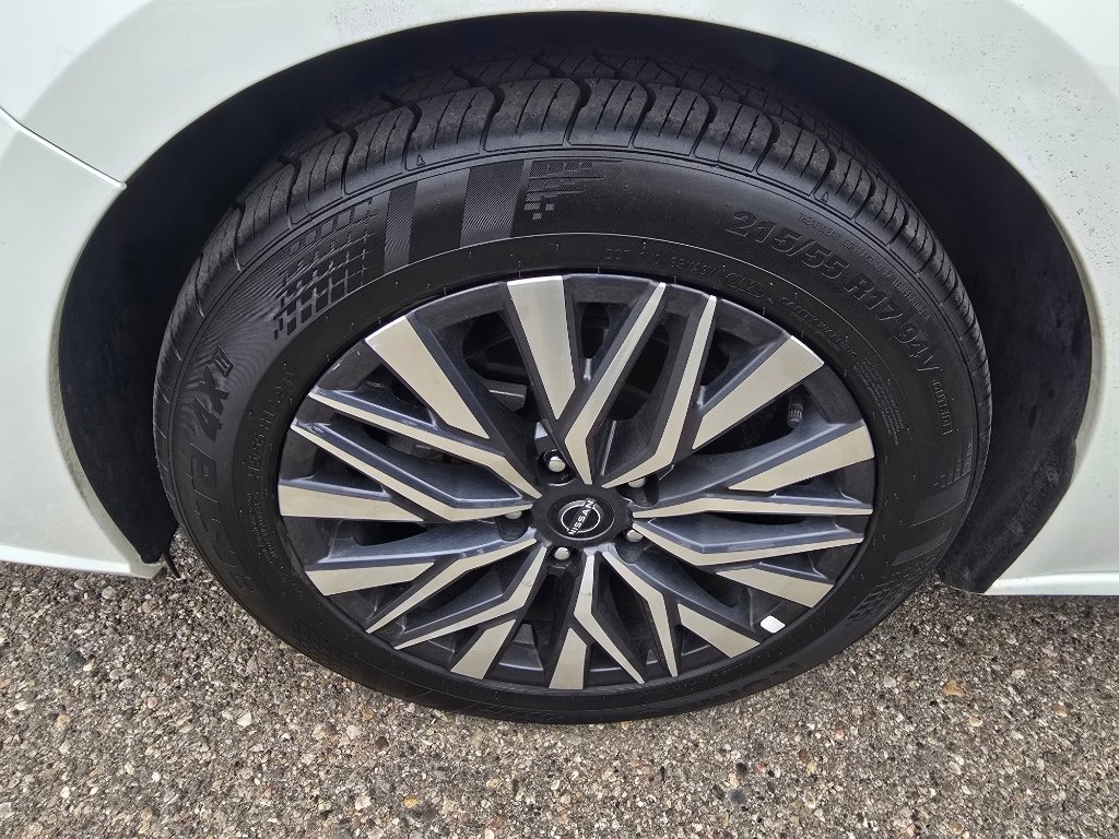 Used 2025 Nissan Altima 2.5 SV image 8