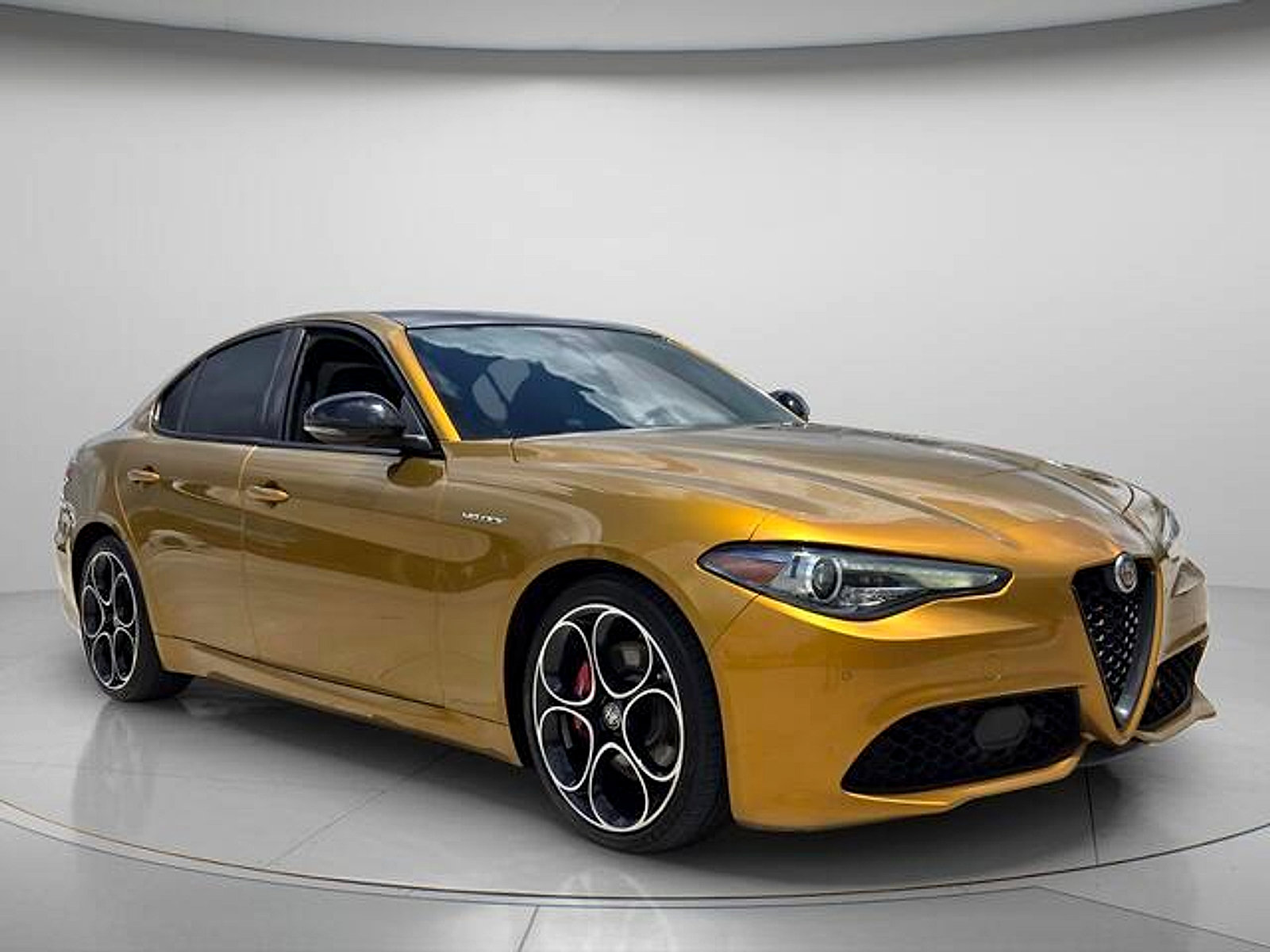 Used 2023 Alfa Romeo Giulia Veloce RWD image 9
