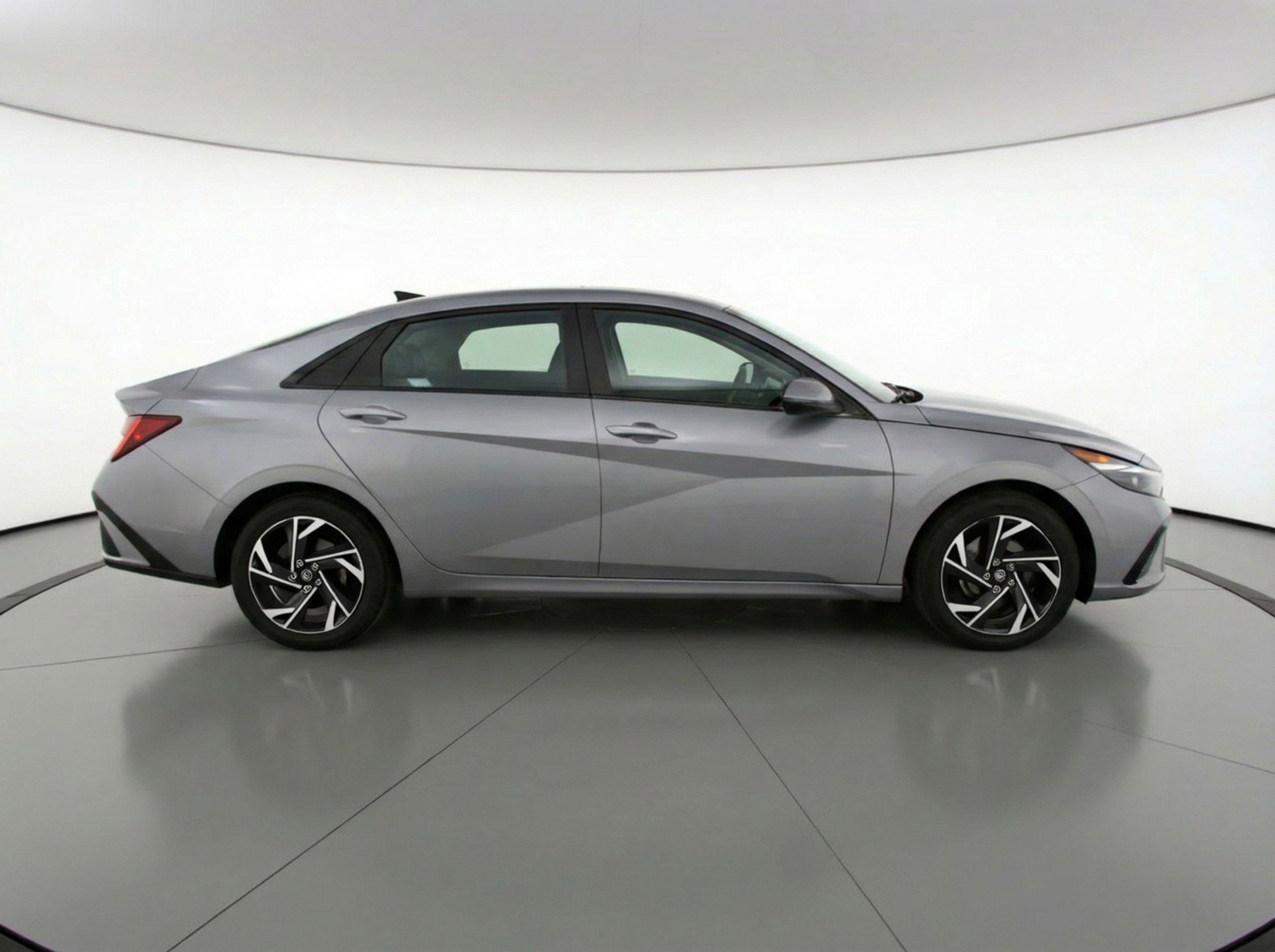 Used 2025 Hyundai Elantra SEL FWD image 11